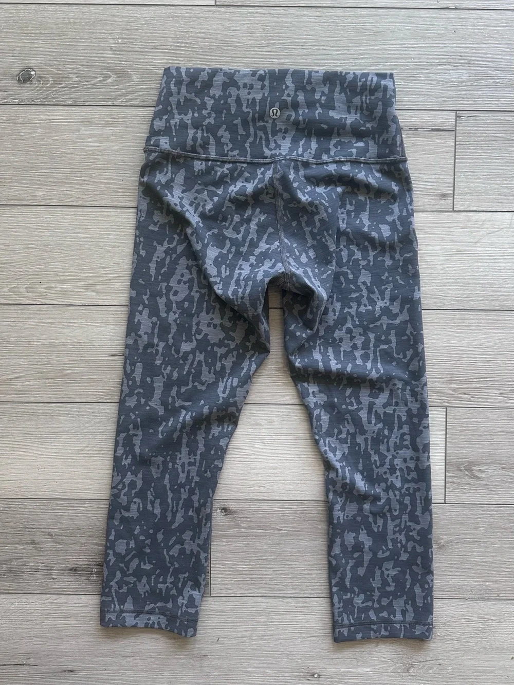 Lululemon High-Waist Cropped Leggings in Charcoal Pattern